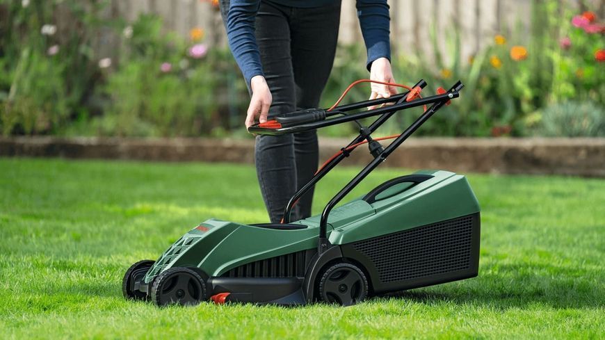 Потужна газонокосарка електрична Bosch EasyRotak 32-205 : 1.2 кВт, ширина захвата 32 см (06008A6300) 06008A6300 фото