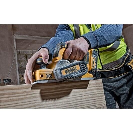 Рубанок акумуляторний безщітковий DeWALT DCP580N: 15000 об/хв., глибина: 0-2 мм, фальцю до 9 мм DCP580N фото