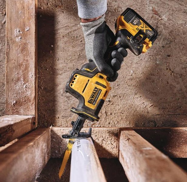Професійна пила шабельна акумуляторна безщіткова DeWALT DCS369N : без АКБ (DCS369N) DCS369N фото