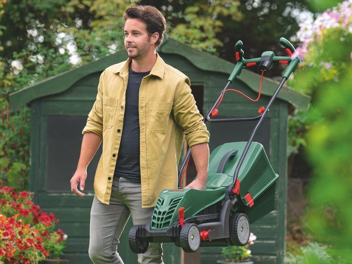 Потужна газонокосарка електрична Bosch UniversalRotak 34-405 : 1.3 кВт, ширина захвата 34 см (06008A6401) 06008A6401 фото