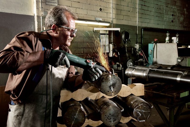 Професійна пряма шліфувальна машина Metabo GE 710 Plus : 710 Вт, об.х.х. 35000 об/хв, цанга 6мм, вага 1.6 кг 600616000 фото