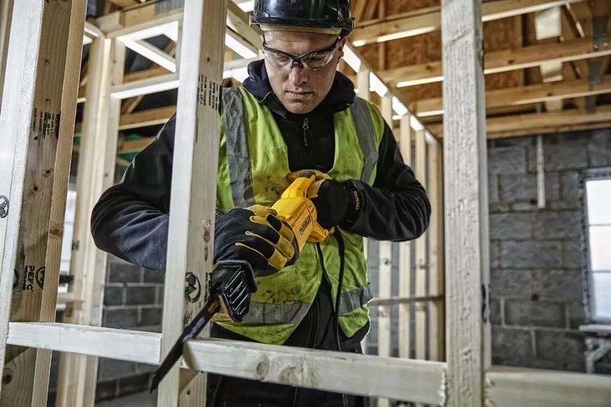 Електрична сабельна пила по дереву і металу (електроножівка) DeWALT DWE305PK : 1100 Вт шабельна пила DWE305PK фото