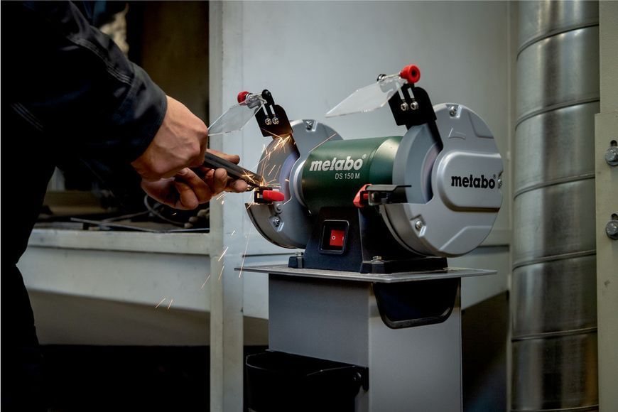 Професійне точило для заточки Metabo DS 125 M : 200 Вт, диск 125х20х20 мм, 2980 об/хв., верстат 604125000 фото