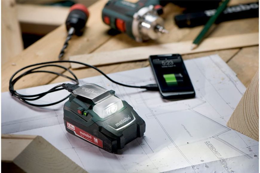 Силовий адаптер + ліхтарик для акумуляторних блоків Metabo PA 14.4 - 18 LED-USB (600288000) 600288000 фото