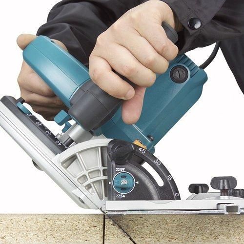 Професійна ручна заглибна дискова пила Makita SP 6000J : 1300 Вт, 165мм, 55мм глибини погружна в кейсі + лінійка 1.5м SP6000J лінійка фото