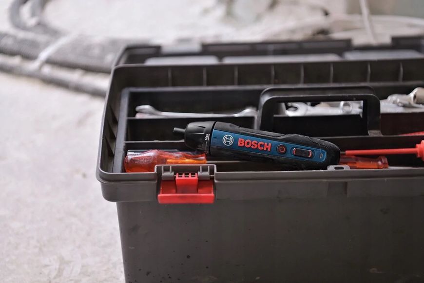 Професійна акумуляторна викрутка Bosch GO 2 : вбудований АКБ 3,6 V 1,5 Аh, 360 об/хв-1, 5 Нм, 25 біт 06019H2101 фото