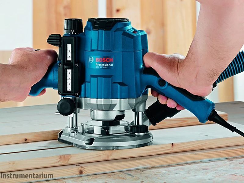 Професійний фрезер Bosch Professional GOF 1250 CE : 1250 Вт, патрон&nbsp;6-8 мм, 24000 об/хв, вага 3.6 кг 0601626000 фото