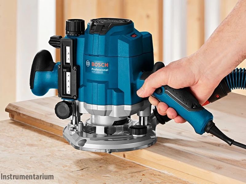 Професійний фрезер Bosch Professional GOF 1250 CE : 1250 Вт, патрон&nbsp;6-8 мм, 24000 об/хв, вага 3.6 кг 0601626000 фото