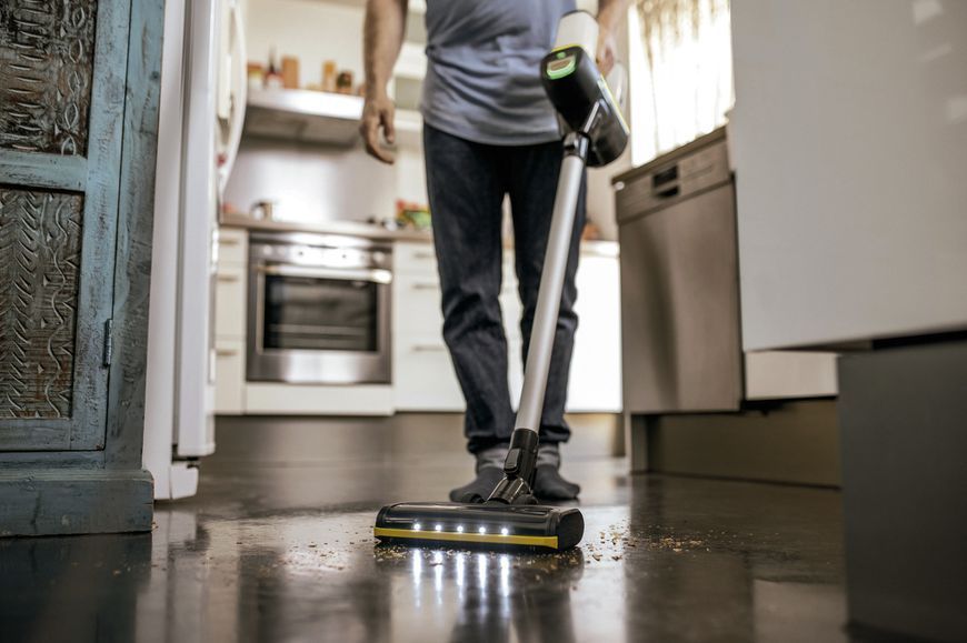 Потужний акумуляторний пилосос Karcher VC 6 Cordless ourFamily Battery Plus (1.198-677.0) 1.198-677.0 фото