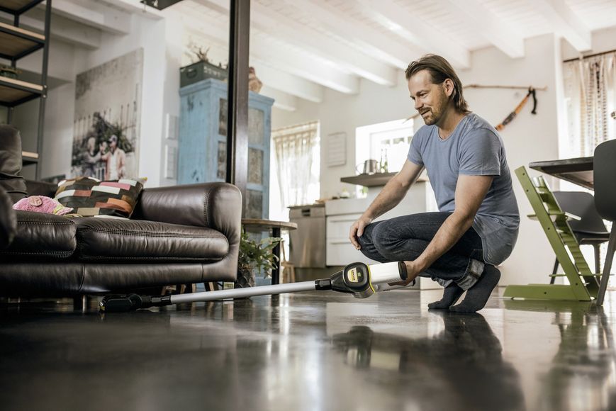Потужний акумуляторний пилосос Karcher VC 6 Cordless ourFamily Battery Plus (1.198-677.0) 1.198-677.0 фото
