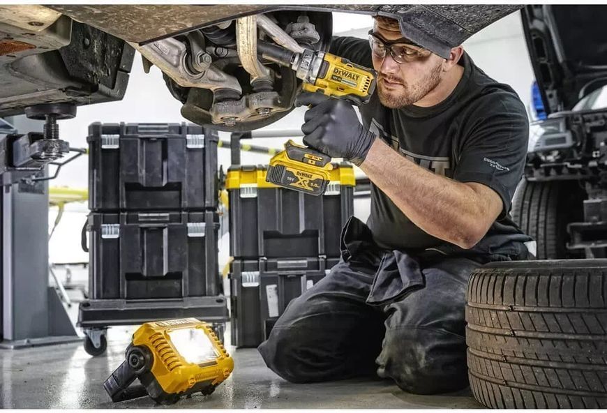 Професійний ліхтар світлодіодний акумуляторний DeWALT DCL077 : 12/18 V (без акума і зарядки) DCL077 фото
