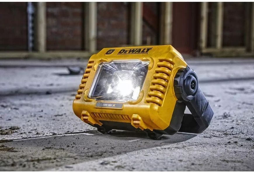 Професійний ліхтар світлодіодний акумуляторний DeWALT DCL077 : 12/18 V (без акума і зарядки) DCL077 фото