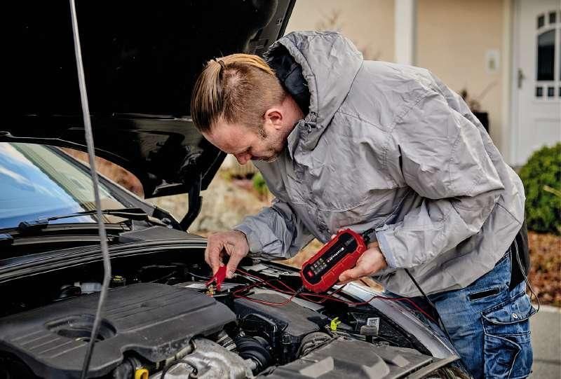 Автомобільний зарядний пристрій для акумулятора Einhell CE-BC 2 M : 12V, 3-60 Ah (1002215) 1002215 фото