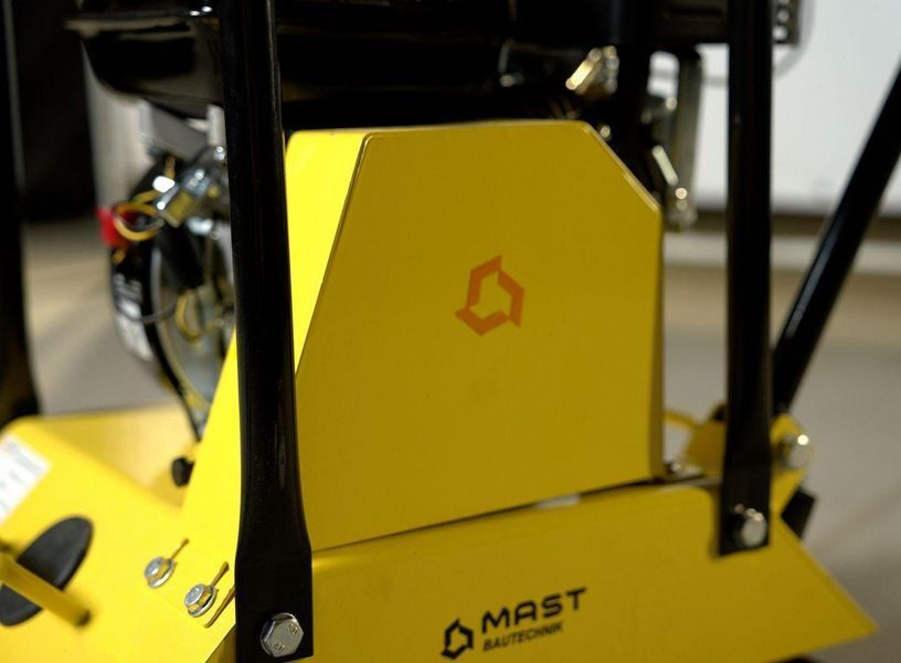 Віброплита MAST Bautechnik MT-P90, Розмір плити &ndash; 530х500 мм, ущільнення &ndash; 300 мм MT-P90 фото