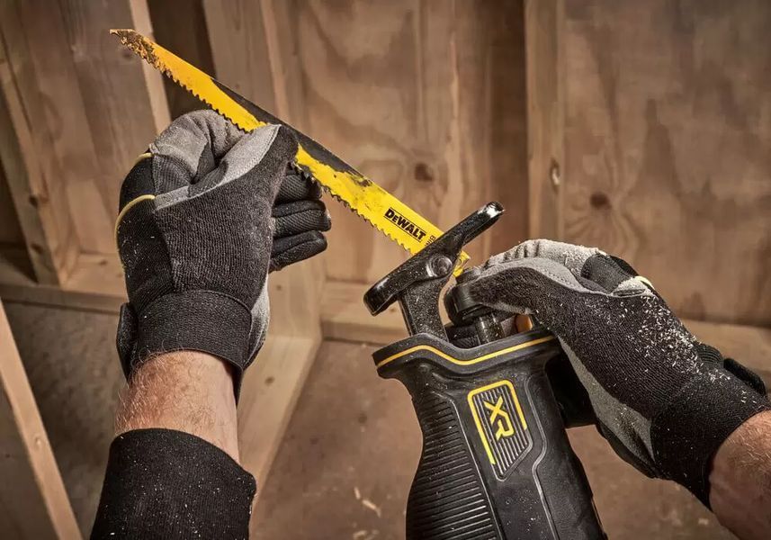 Пила шабельна акумуляторна DeWALT DCS382N : без АКБ, Li-Ion 18 В, 3200 об/хв DCS382N фото