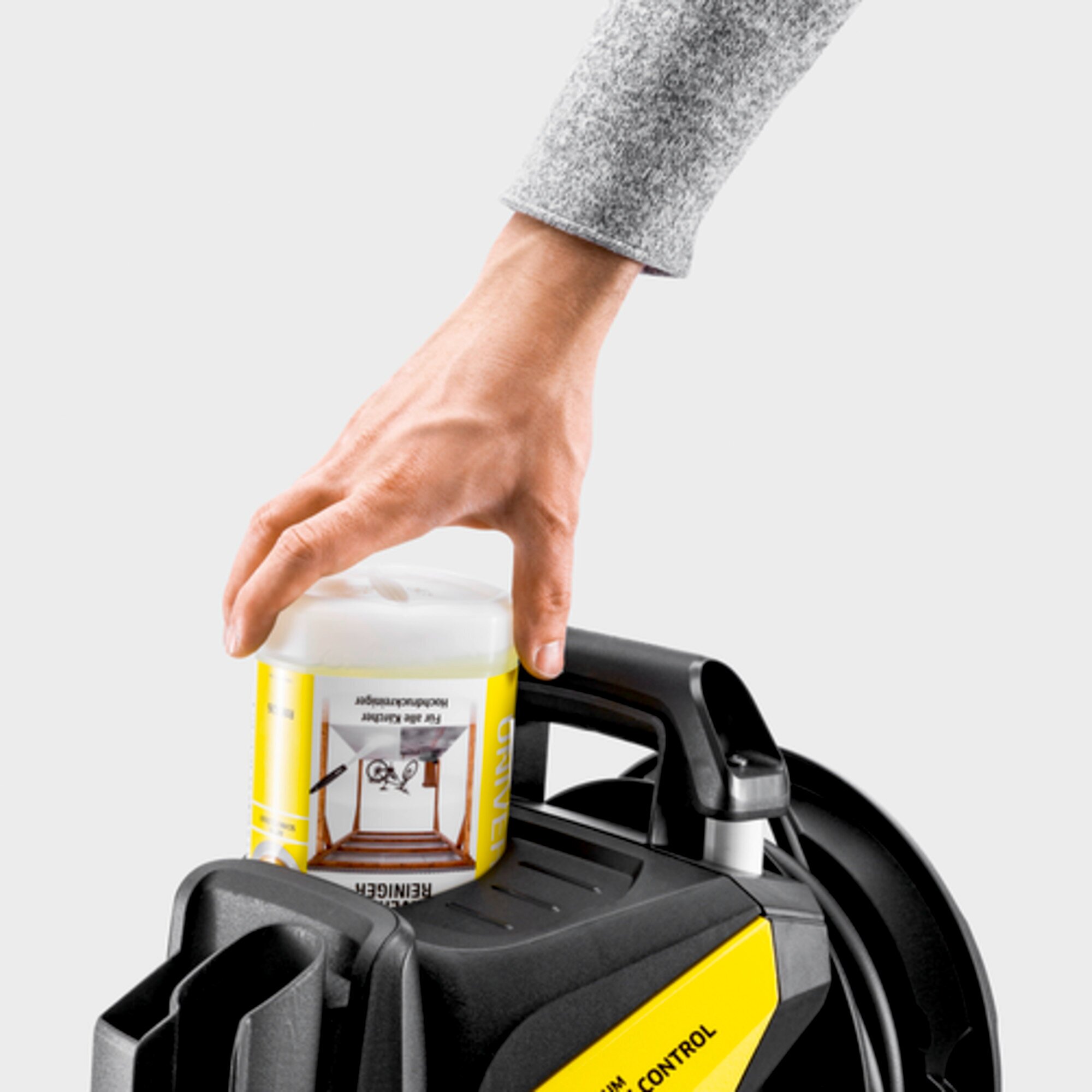 Мінімийка високого тиску K 7 Premium Power Home: Система подачі миючого засобу Plug 'n' Clean